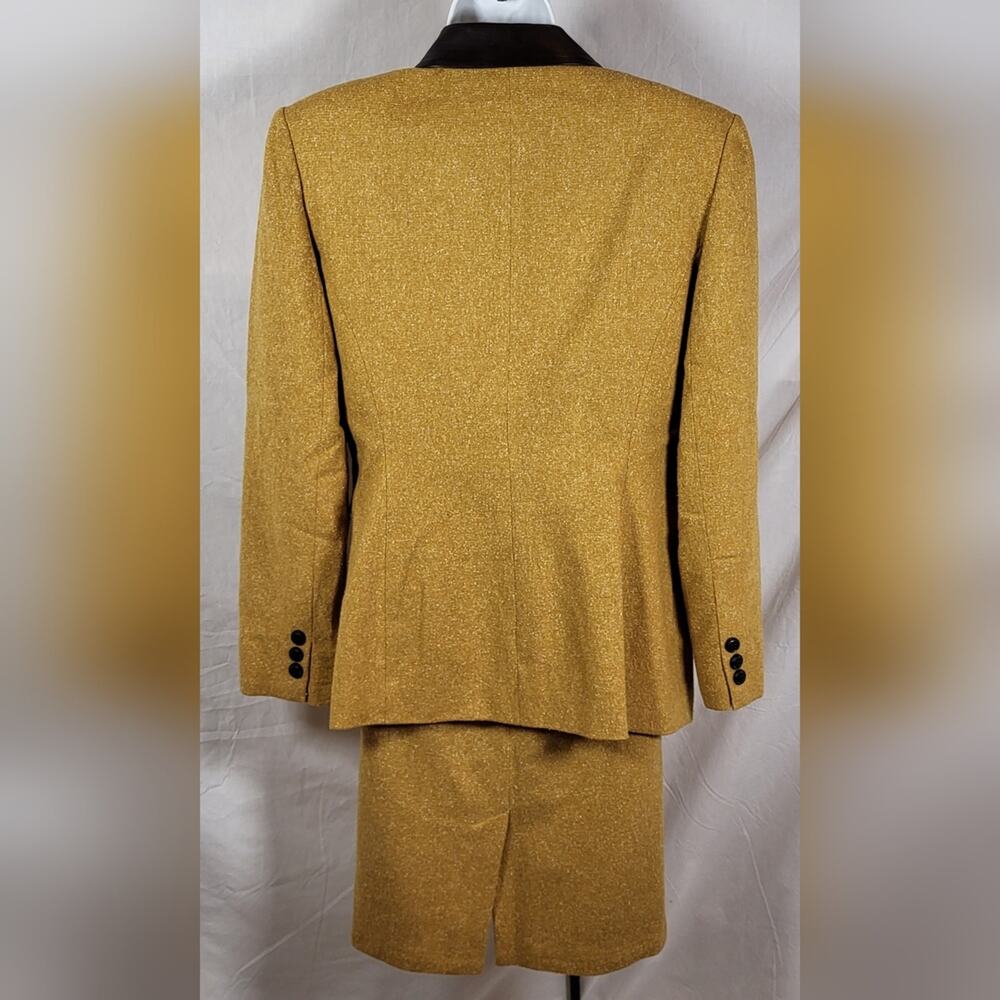 Petite Sophisticate Vintage Goldenrod Tweed Skirt Suit - Vintage - Size 8 - Picture 3 of 15